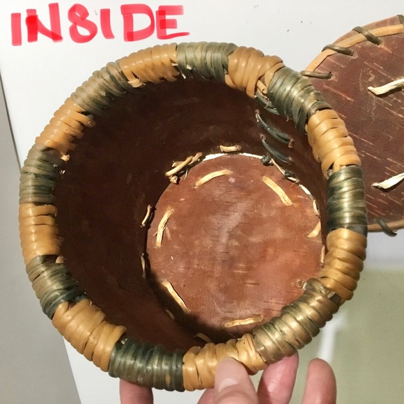 Vintage handmade Birch Bark Basket container with lid - Picture 5 of 8